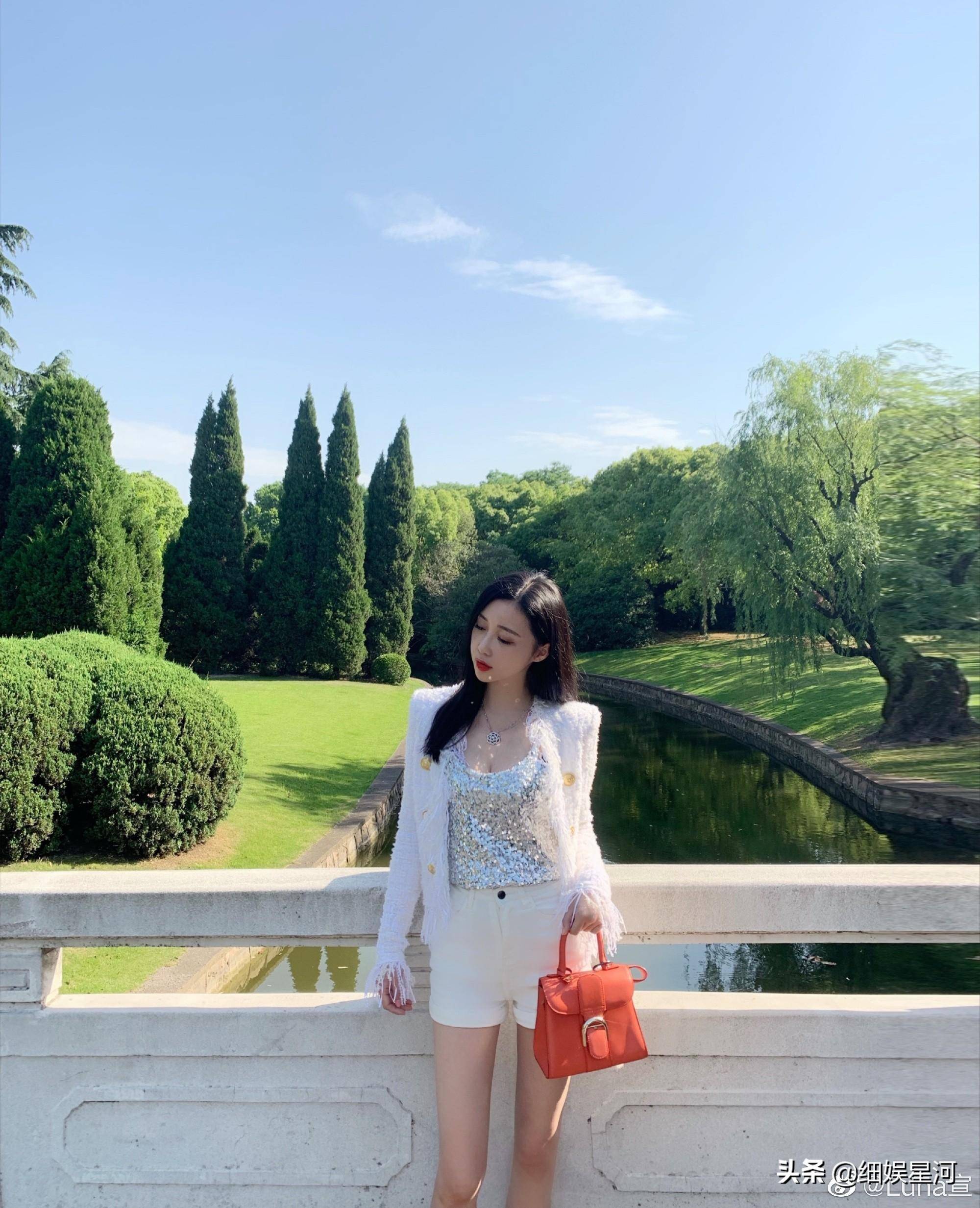 潘玮柏老婆泳装照潘玮柏的老婆泳装的照片可以在网络上找到。作为公众人物，潘玮柏的私人生活也受到了一定的关注，包括他的婚姻和家庭生活。然而，由于隐私保护的需要，我无法提供具体的图片链接。