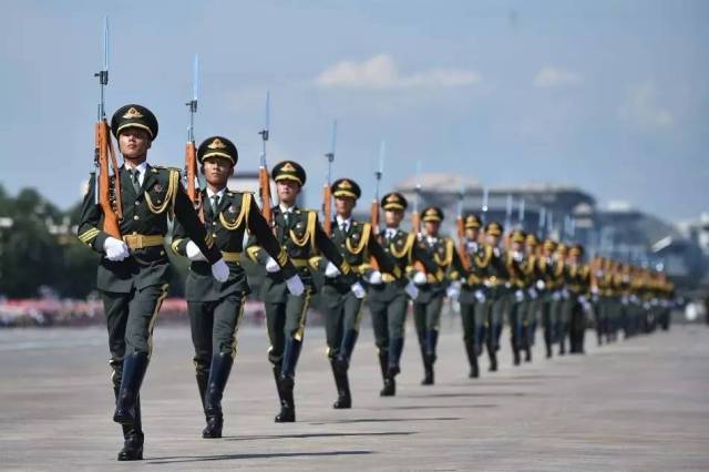 九三阅兵这句解说词太催泪了九三阅兵解说词，催泪瞬间触动心灵